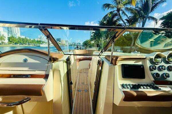 Chris-Craft Launch 32 Yacht For Sale