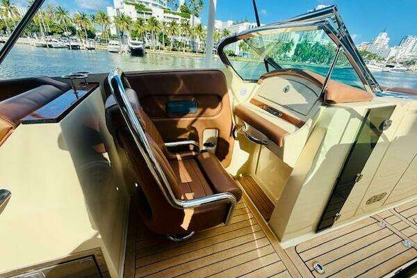 Chris-Craft Launch 32 Yacht For Sale