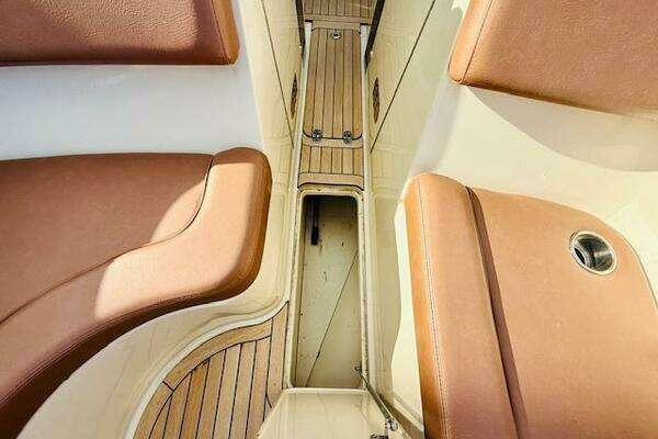 Chris-Craft Launch 32 Yacht For Sale