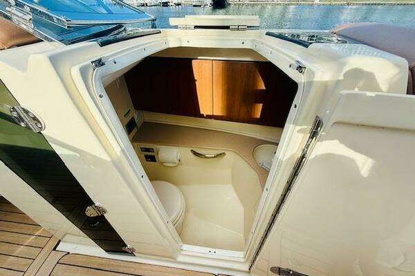 Chris-Craft Launch 32 Yacht For Sale