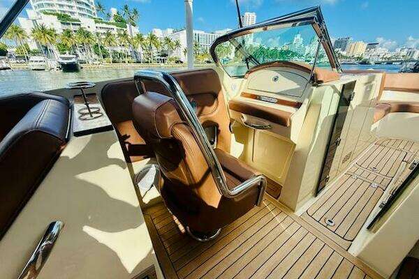Chris-Craft Launch 32 Yacht For Sale