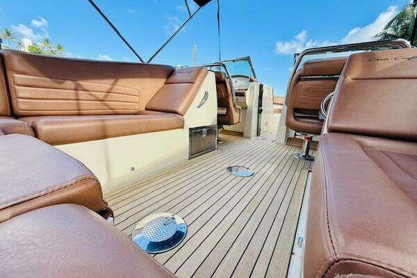 Chris-Craft Launch 32 Yacht For Sale