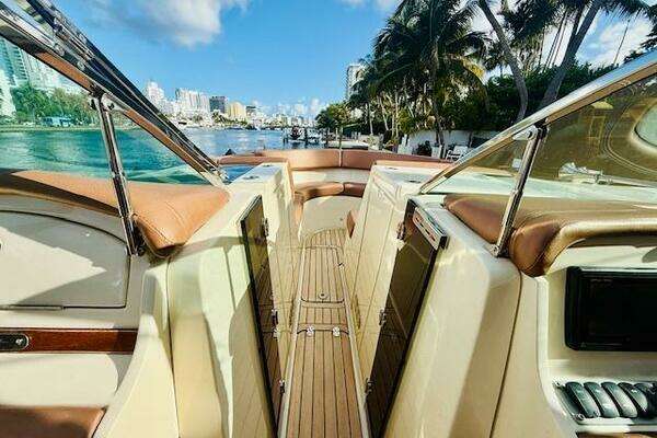 Chris-Craft Launch 32 Yacht For Sale