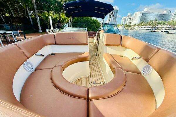 Chris-Craft Launch 32 Yacht For Sale