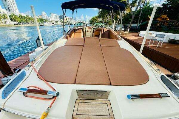 Chris-Craft Launch 32 Yacht For Sale