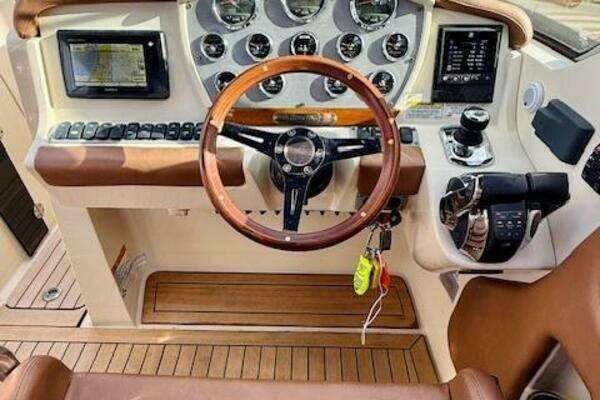 Chris-Craft Launch 32 Yacht For Sale