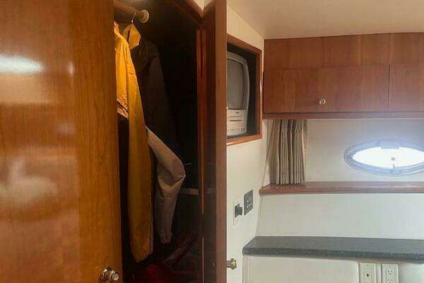 Carver 466MY Yacht For Sale