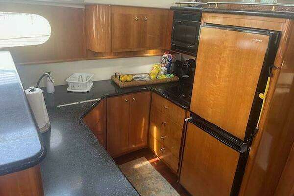 Carver 466MY Yacht For Sale