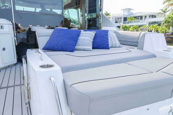 Cruisers Yachts 45 Cantius Yacht For Sale
