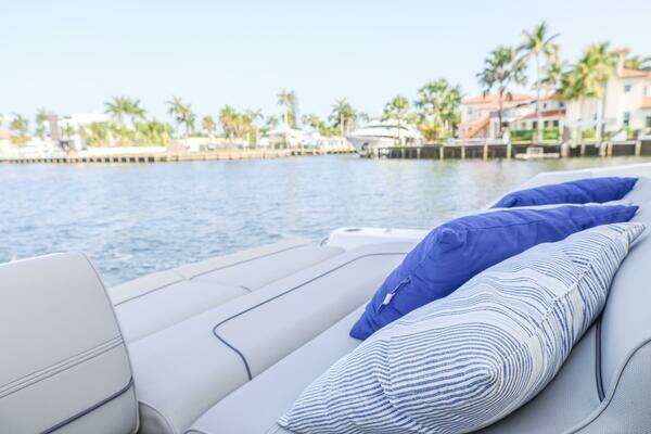 Cruisers Yachts 45 Cantius Yacht For Sale
