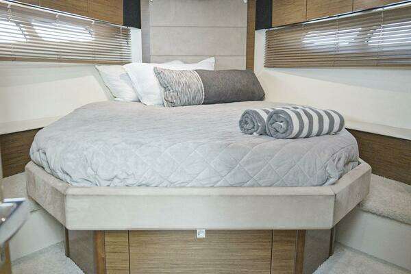 Cruisers Yachts 45 Cantius Yacht For Sale