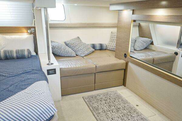 Cruisers Yachts 45 Cantius Yacht For Sale