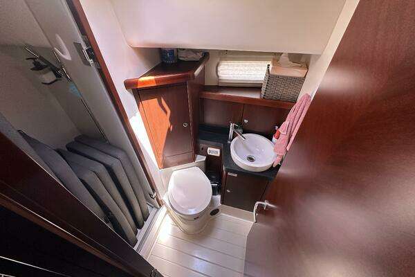 Moody Ds 45 Yacht For Sale