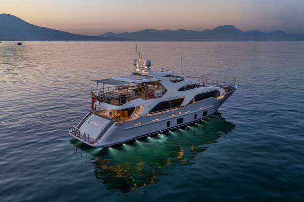 Benetti Benetti Delfino 93 Yacht For Sale