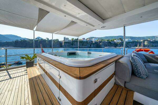 Benetti Benetti Delfino 93 Yacht For Sale