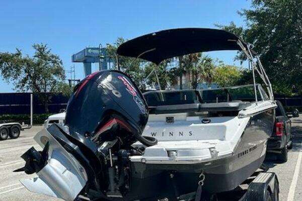 Photo of the 2021 Four Winns 