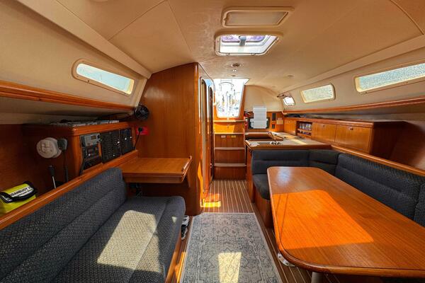 Bella Blue 33ft Hunter Yacht For Sale