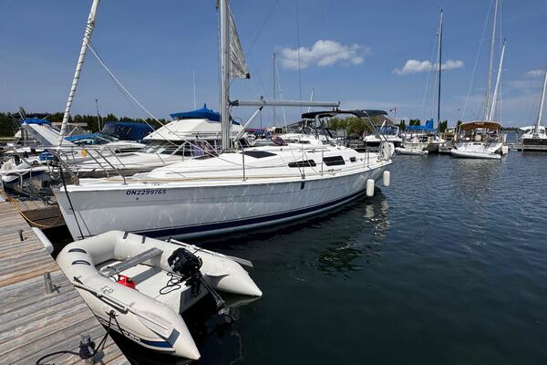 Bella Blue 33ft Hunter Yacht For Sale
