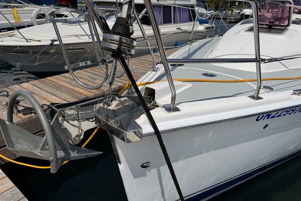 Bella Blue 33ft Hunter Yacht For Sale