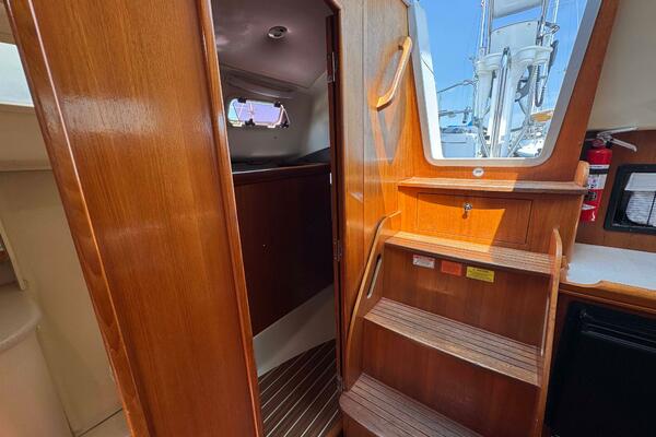 Bella Blue 33ft Hunter Yacht For Sale