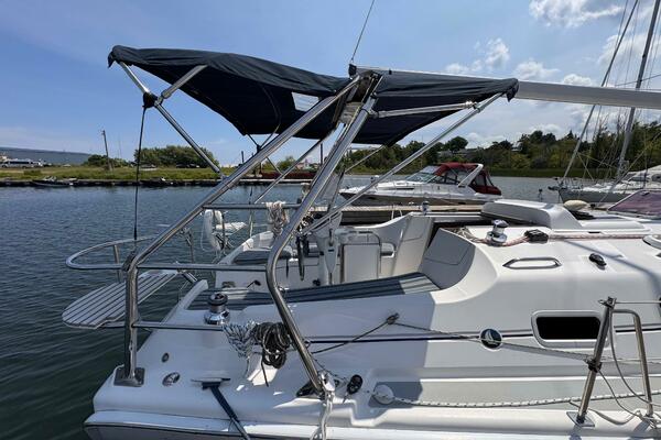 Bella Blue 33ft Hunter Yacht For Sale