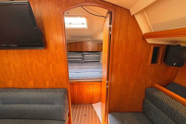 Bella Blue 33ft Hunter Yacht For Sale