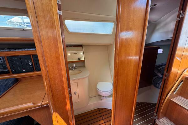 Bella Blue 33ft Hunter Yacht For Sale