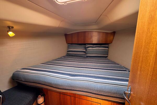 Bella Blue 33ft Hunter Yacht For Sale