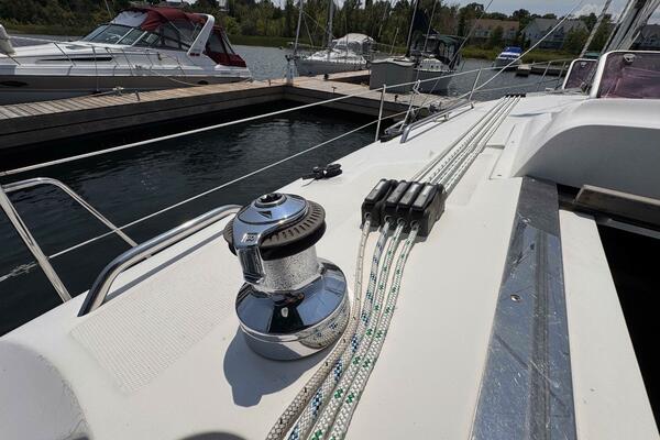 Bella Blue 33ft Hunter Yacht For Sale