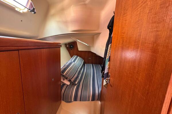 Bella Blue 33ft Hunter Yacht For Sale