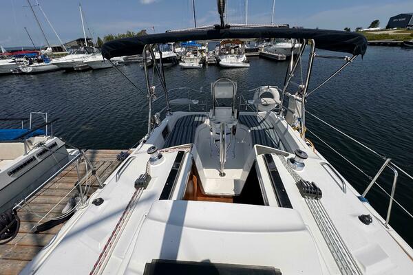 Bella Blue 33ft Hunter Yacht For Sale