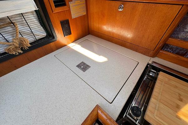 Bella Blue 33ft Hunter Yacht For Sale