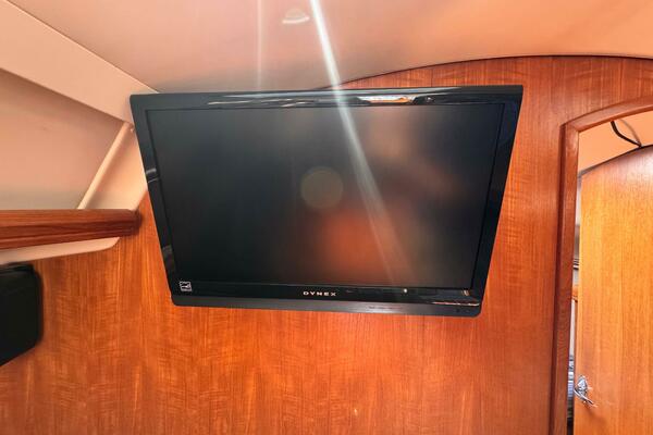 Bella Blue 33ft Hunter Yacht For Sale