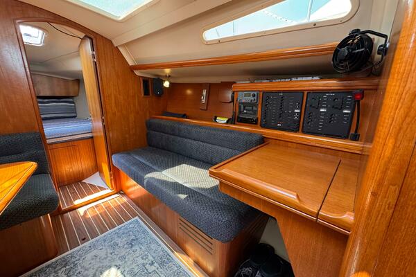 Bella Blue 33ft Hunter Yacht For Sale