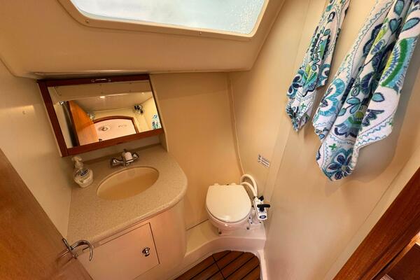 Bella Blue 33ft Hunter Yacht For Sale