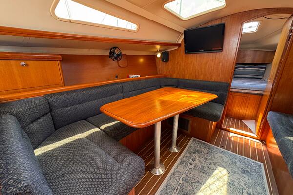 Bella Blue 33ft Hunter Yacht For Sale