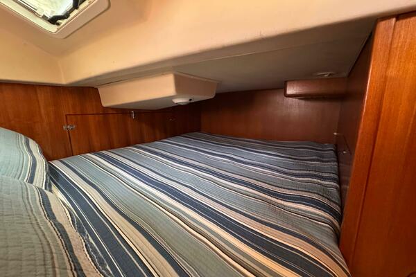 Bella Blue 33ft Hunter Yacht For Sale