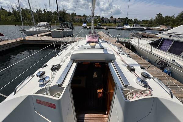 Bella Blue 33ft Hunter Yacht For Sale