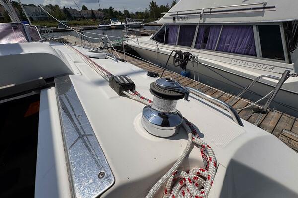 Bella Blue 33ft Hunter Yacht For Sale