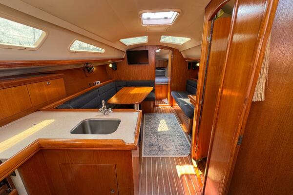 Bella Blue 33ft Hunter Yacht For Sale