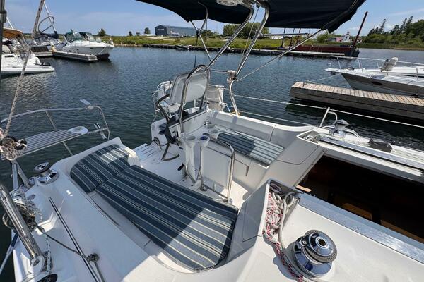 Bella Blue 33ft Hunter Yacht For Sale