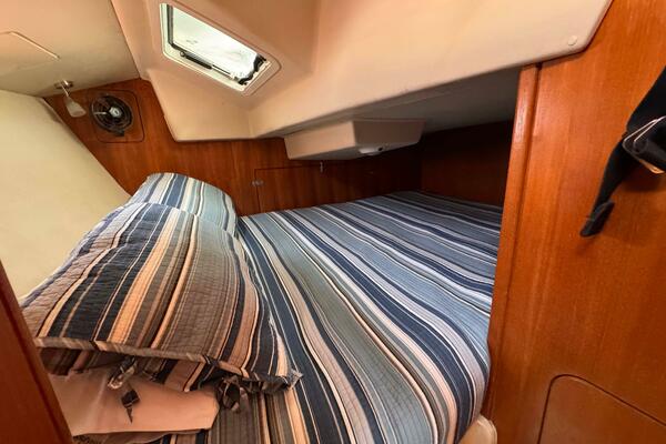 Bella Blue 33ft Hunter Yacht For Sale