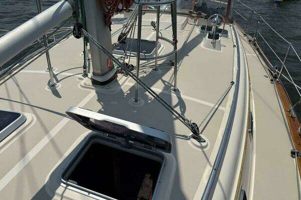 Island Packet 420 Yacht For Sale