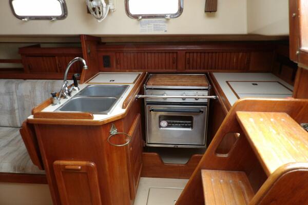 OVERBYTE 32ft Island Packet Yacht For Sale OVERBYTE 32ft Island Packet Yacht For Sale