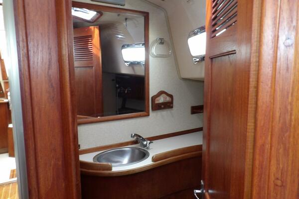 OVERBYTE 32ft Island Packet Yacht For Sale OVERBYTE 32ft Island Packet Yacht For Sale