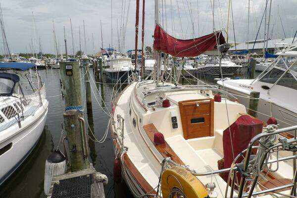 Photo of the 1990 Island Packet 32 "OVERBYTE"