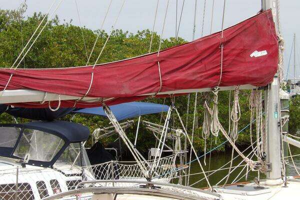 Photo of the 1990 Island Packet 32 "OVERBYTE"