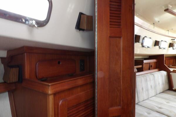 OVERBYTE 32ft Island Packet Yacht For Sale OVERBYTE 32ft Island Packet Yacht For Sale