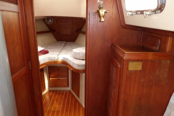 OVERBYTE 32ft Island Packet Yacht For Sale OVERBYTE 32ft Island Packet Yacht For Sale