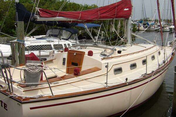 Photo of the 1990 Island Packet 32 "OVERBYTE"